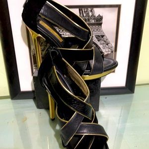 Beautiful sise 6 BCBG shoes